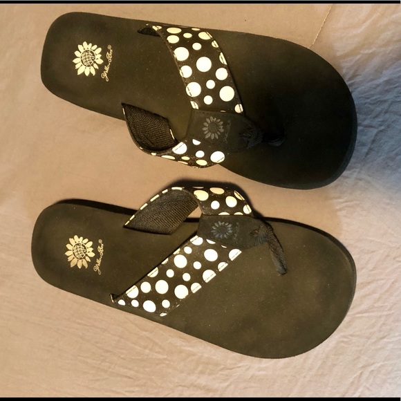 Yellow box flip flops size 10 Clearance